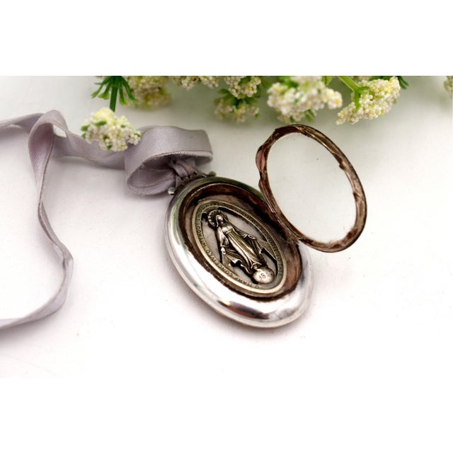 Silver Medal with Our Lady, in Good conditions. Designed 1920 to 1949