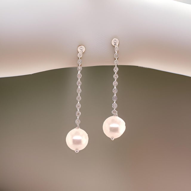 Japanese Fine Quality Japanese Akoya Pearl Earrings set in14k Gold 8.44 mm Certified For Sale - Image 3 of 9