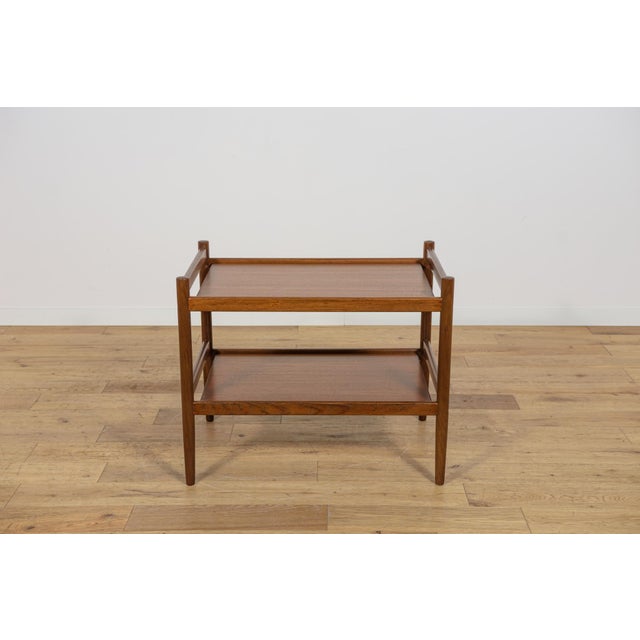 Console made in Denmark in the 1970s. Made of teak, with lower and upper shelves. It has been thoroughly renovated, the...