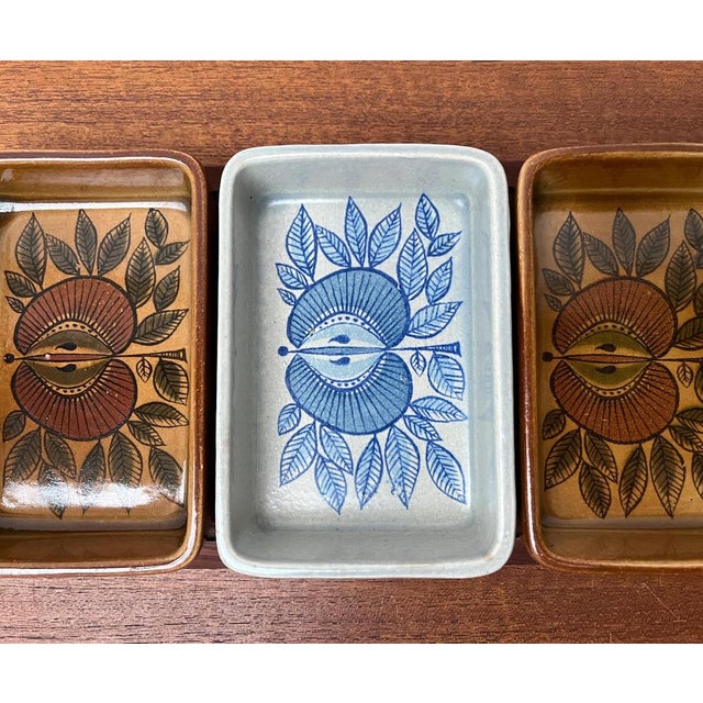 Wood Mid-Century West German Pottery WGP Stacking Bowls with Teak Tray, 1960s, Set of 4 For Sale - Image 7 of 18