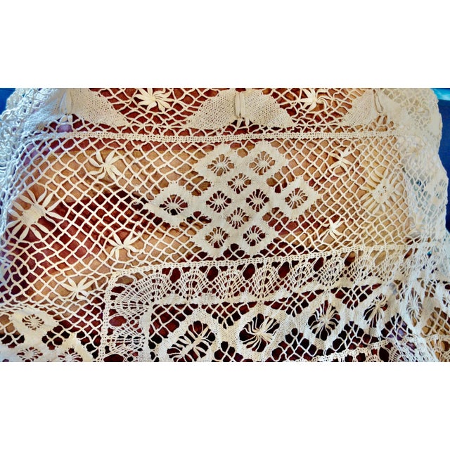 Eggshell Antique Bobbin Lace Bed Throw For Sale - Image 8 of 18