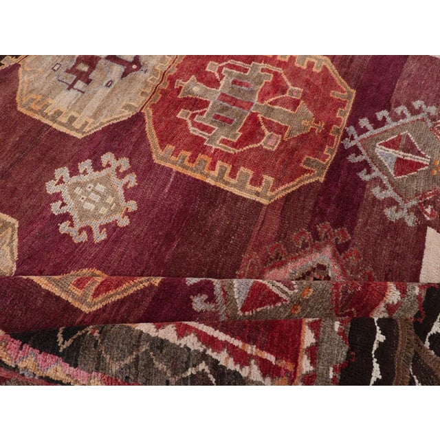 Tribal Mid-20th Century Handmade Turkish Anatolian Small Room Size Carpet For Sale - Image 9 of 10