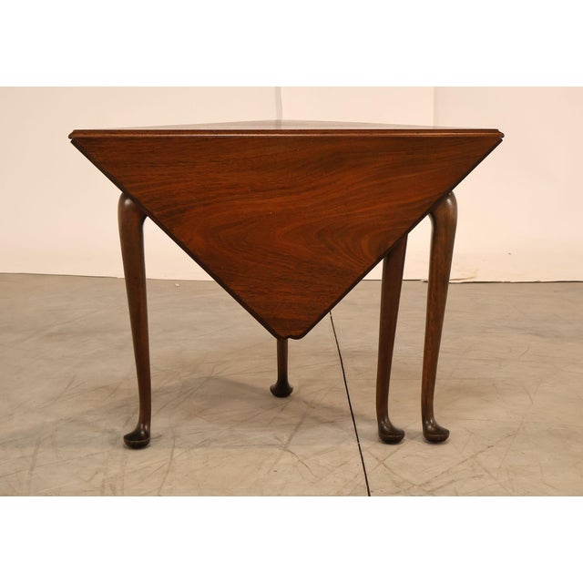 Kittinger Colonial Williamsburg Mahogany Drop-Leaf Napkin Table For Sale - Image 12 of 18
