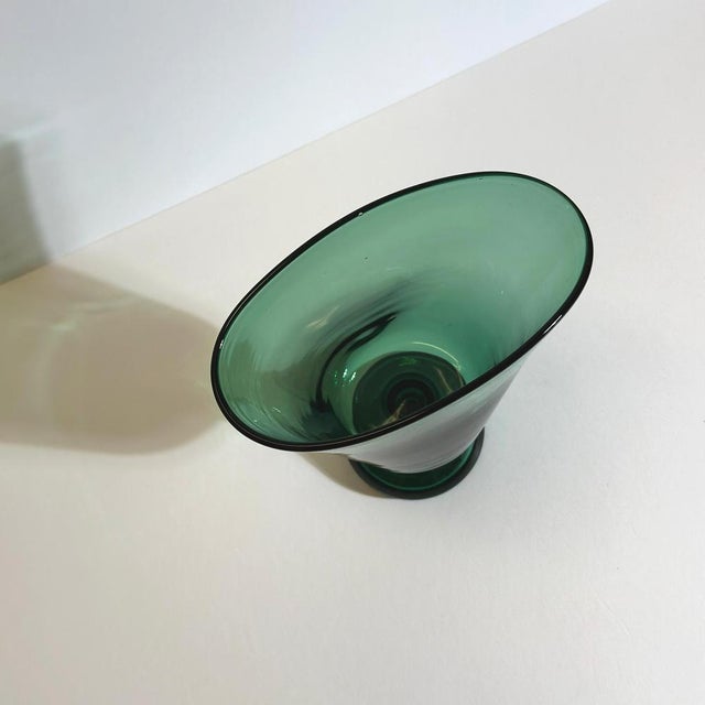 Mid-Century Modern Italian Green Blown Glass Pedestal Vase by Vetro Verde Di Empoli, 1950s For Sale - Image 4 of 10