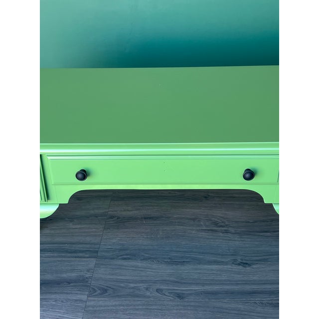 1970s Queen Anne Style Green Lacquered Desk For Sale In Miami - Image 6 of 18