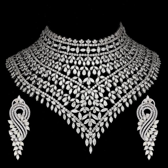 It is a masterpiece of jewelry craftsmanship—a necklace that exudes sheer opulence and elegance. This extraordinary...