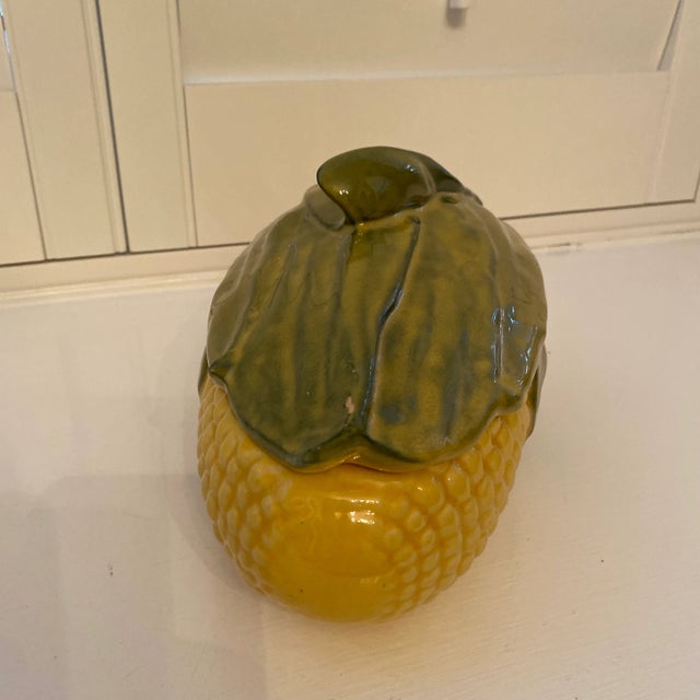 Shawnee Pottery Corn King covered casserole dish circa 1946-1954. In the photos I showed an are on the lid that appears to...