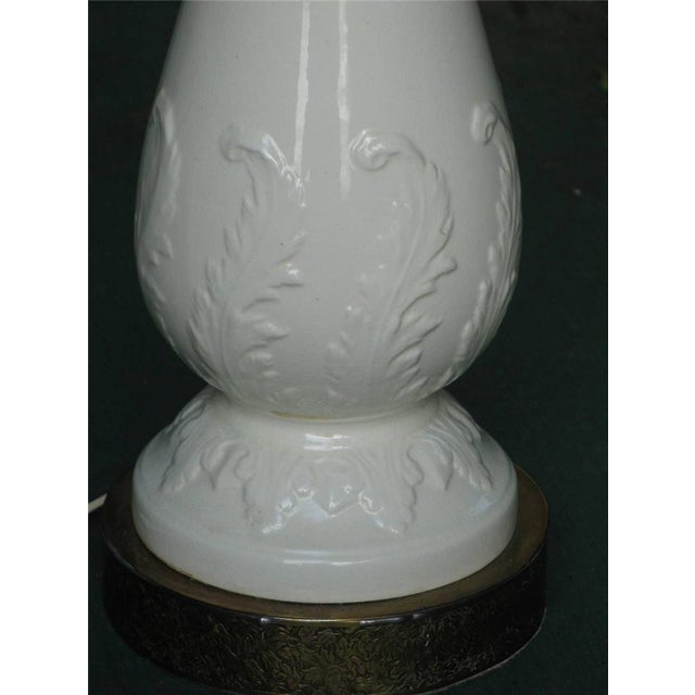 Early 20th Century Classic Table Lamp, White Porcelain, With Raised Feathers Design. Brass Base For Sale - Image 6 of 12