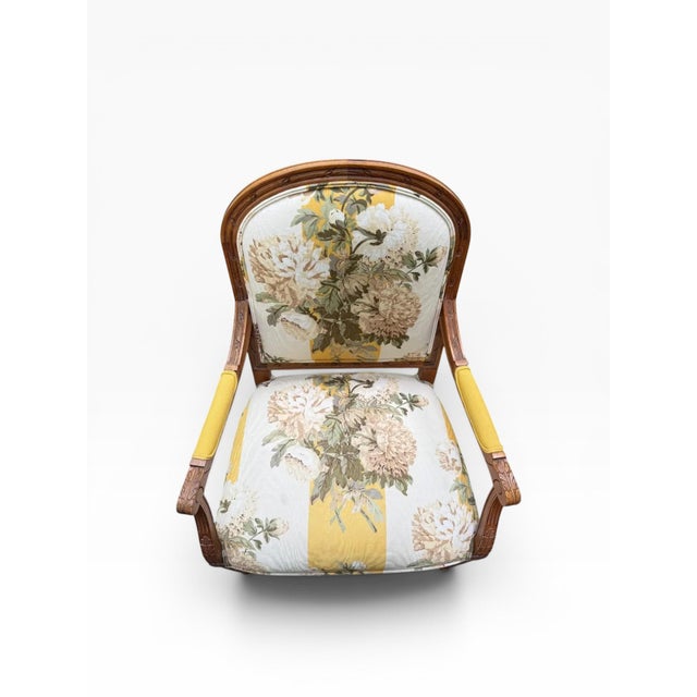 Wood 1990s Ethan Allen French Provincial Louis XV Style Armchair With Floral Upholstery For Sale - Image 7 of 16