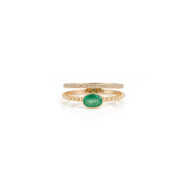 Modern 2.47Ct Emerald & Diamond Double Band Ring in 14k Yellow Gold Size 6 For Sale - Image 4 of 16