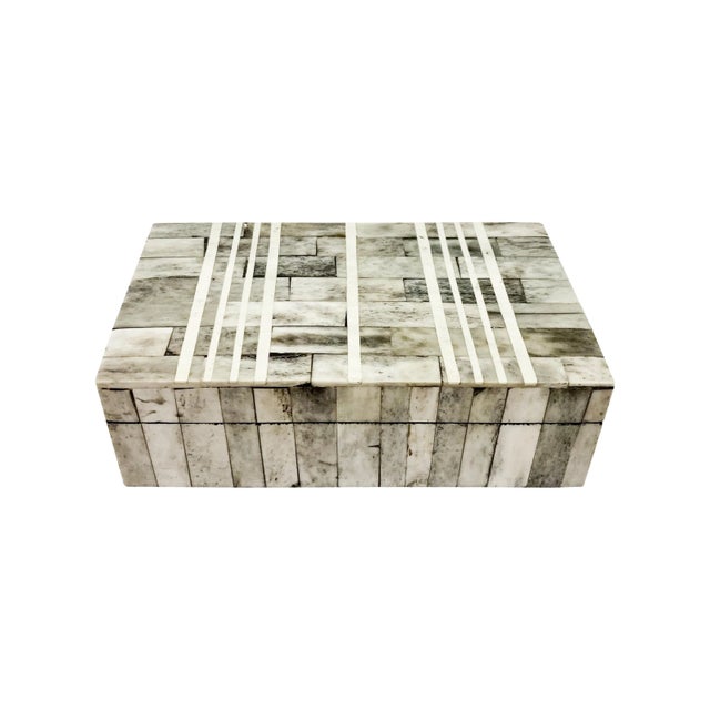Traditional Tessellated Plaid Box in Shades of Gray & Ivory For Sale - Image 3 of 3