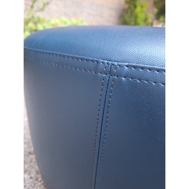 Molteni Pouf in Blue Leather by Molteni and C. For Sale - Image 4 of 12