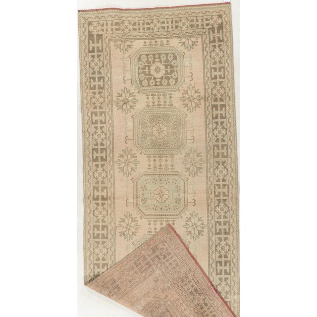 Traditional 1940s Beige & Blue Oushak Anatolian Runner 4'7 X 11'2 For Sale - Image 3 of 10