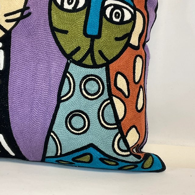 1980s Abstract Boho Chic Crewel Picasso Style Cats Pillow With Feather Insert For Sale - Image 6 of 11