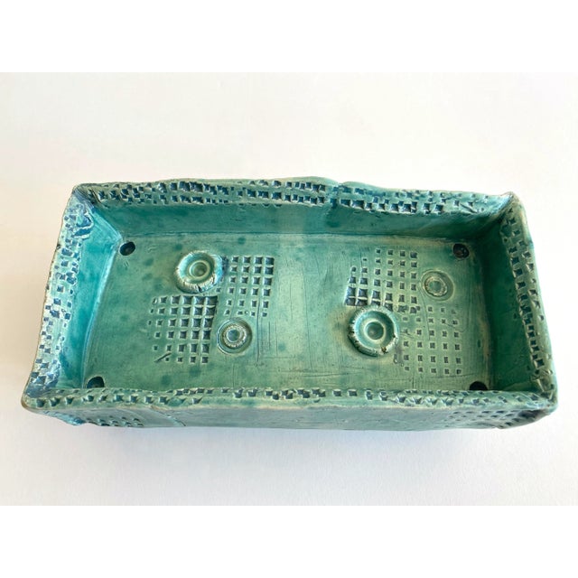 1980s Vintage 1980's Organic Modernist Studio Art Pottery Abstract Footed Rectangle Decorative Bowl For Sale - Image 5 of 13