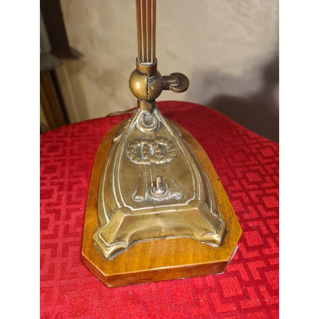 Art Deco Adjustable Notary Desk Lamp in Brass and Varnished Wooden Base, 1920 For Sale - Image 3 of 8