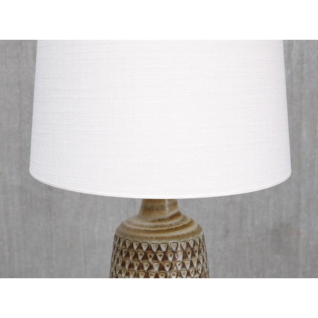 Large Ceramic Relief Table Lamp by Einar Johansen for Søholm Stoneware, Denmark, 1960 For Sale - Image 6 of 11