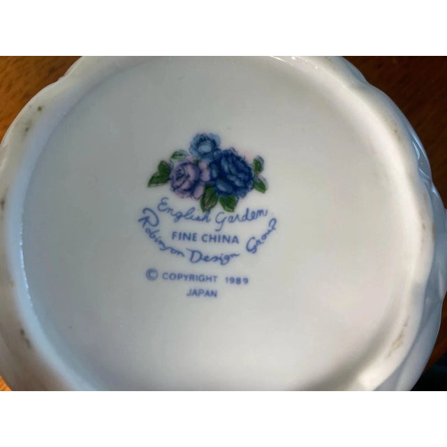 1980s English Garden Teapot Robinson Ransbottom Japan Blue Roses Floral 4 Cup Vintage For Sale In Philadelphia - Image 6 of 7