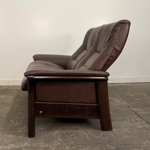 Late 20th Century Ekornes Stressless Buckingham High-Back Two-Seater Reclining Loveseat For Sale - Image 5 of 12
