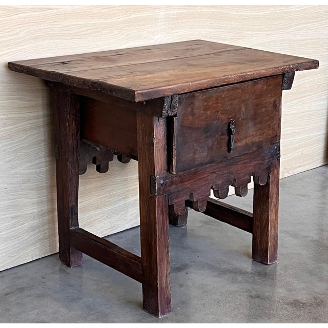 Early 19th Century Spanish Baroque Side Table with Wood Stretcher and Big Drawer For Sale - Image 18 of 18