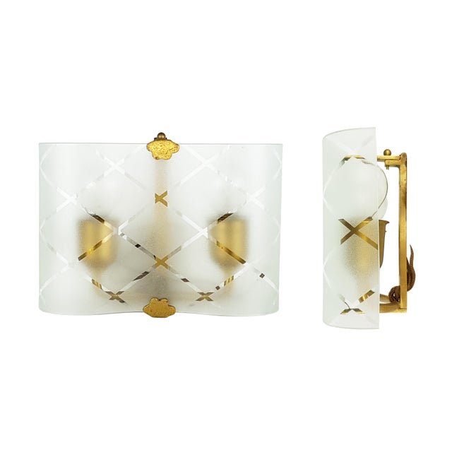 Mid-Century Modern Small Bent Glass and Brass Sconces by Pietro Chiesa, 1920s, Set of 2 For Sale - Image 3 of 11