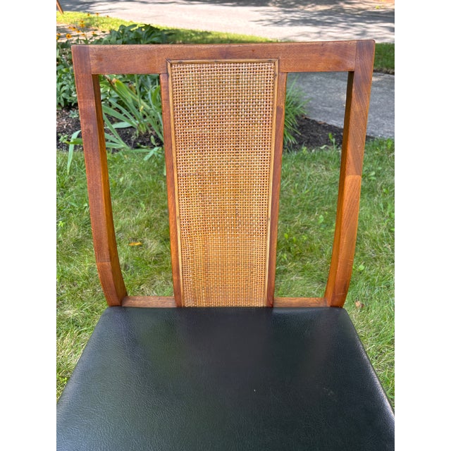 Lovely single Danish Modern dining chair styled after Jens Risom but no obvious maker's mark. Rich oiled walnut finish...