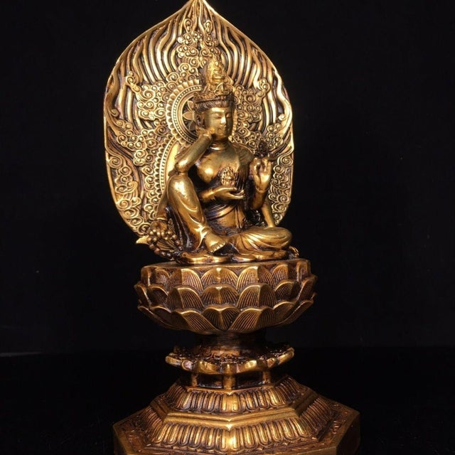 This is a finely cast antique gilt-bronze statue of Avalokiteshvara (also known as Guanyin), the Bodhisattva of...