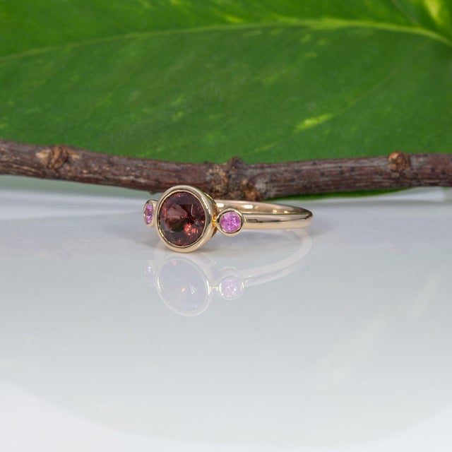 1.4Ct Red Spinel Ring With Pink Sapphire Accents: Solid 14k Gold, Size 6.75 For Sale In Columbus - Image 6 of 9