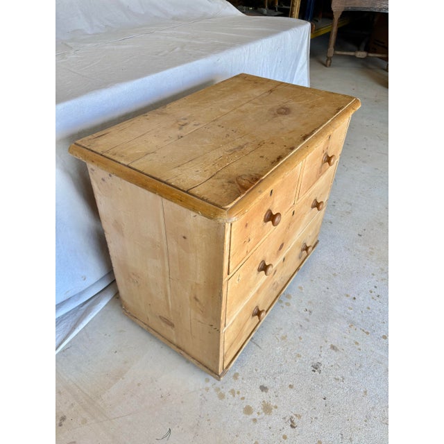 English Late 19th Century English Pine Chest of Drawers For Sale - Image 3 of 12