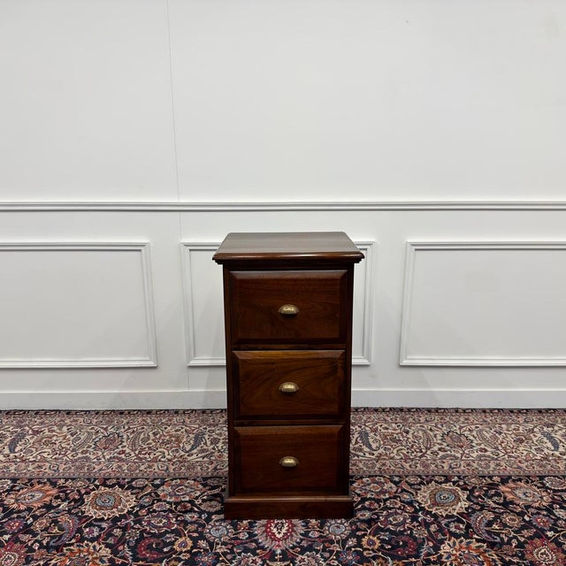 English Chest of Drawers in Wood For Sale - Image 3 of 10