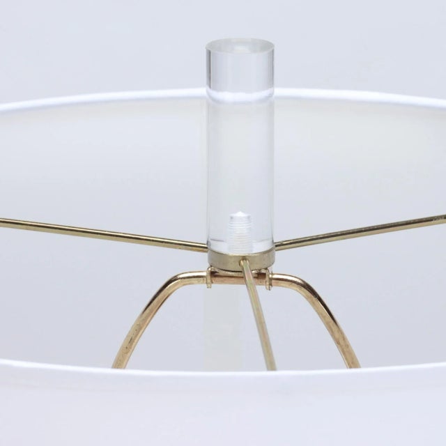A Pair of 1950s Lucite and Brass Column Table Lamps For Sale In Philadelphia - Image 6 of 11