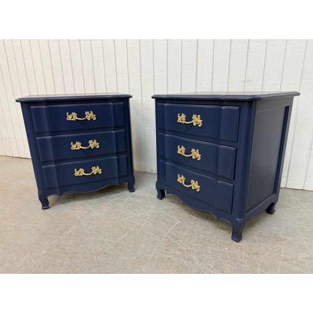 French Provincial Vintage French Provincial Navy Blue Bachelor Chest Nightstands - Set of 2 For Sale - Image 3 of 9