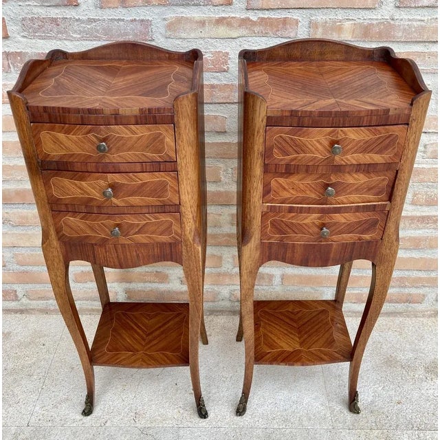 French Louis XV Style Nightstands in Walnut and Marquetry, Set of 2 For Sale - Image 13 of 18
