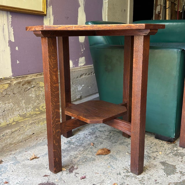 1910s L..& J. G. Stickley Clipped Corner Mission Oak Lamp Table - Attributed For Sale - Image 4 of 10