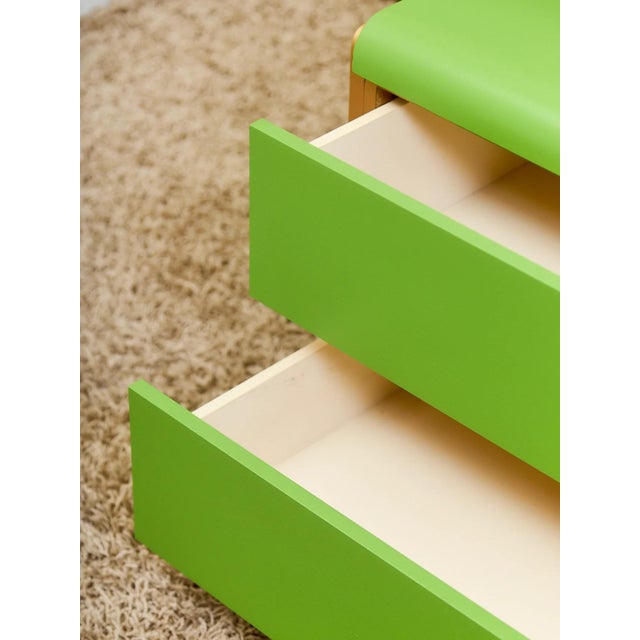 Mid 20th Century Low Profile 1970’s Kelly Green and Brass Nightstands For Sale - Image 5 of 8