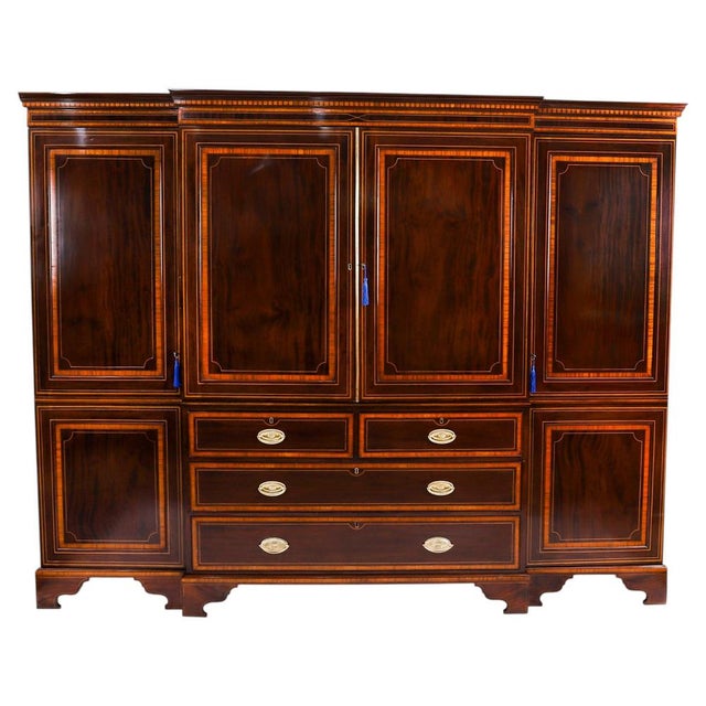 Antique 18th Century George III Flame Mahogany Breakfront Wardrobe, 1780s For Sale - Image 15 of 15