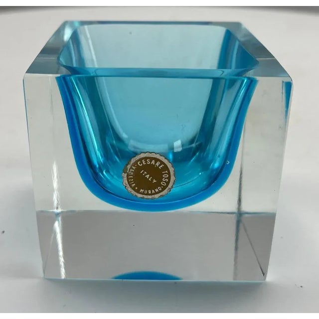 This iconic Murano design takes a Minimalist approach to glass design and turns the focus to the skills of the master...