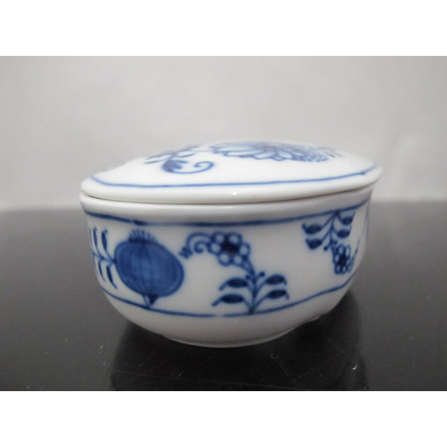 Ceramic Meissen Crossed Swords Blue Onion Small Oval Jar Box With Lid For Sale - Image 7 of 10