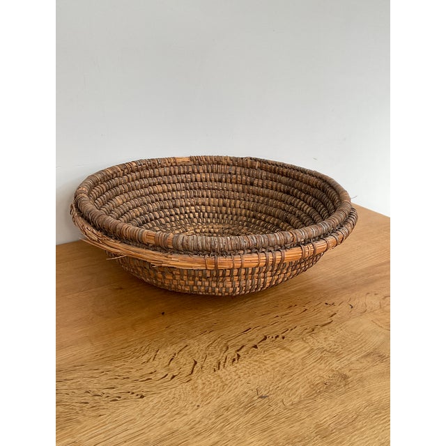 Large Hand-Woven Wicker Tray Basket For Sale - Image 17 of 18