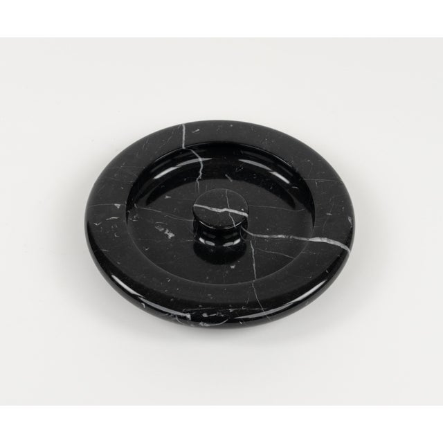 Mid-Century amazing round black marble ashtray or vide-poche attributed to Angelo Mangiarotti for Knoll. Made in Italy in...