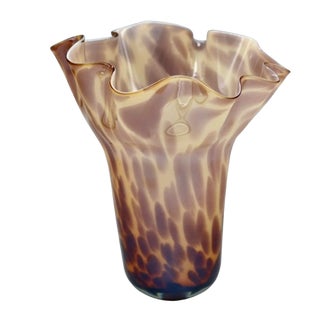 Vintage Tortoiseshell Art Glass Handkerchief Vase — Amber & Cream Ruffled Fazzoletto Vase, Murano Style For Sale