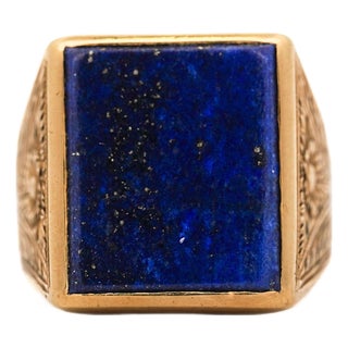 Vintage Lapis Lazuli 18k Gold Floral Engraved Square Mens Signet Ring, Size 10.75 For Sale