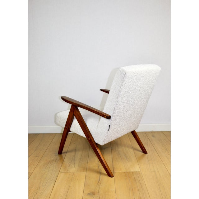 Vintage B-310 VAR Armchair in White Bouclé and Wood, 1970s For Sale - Image 3 of 12