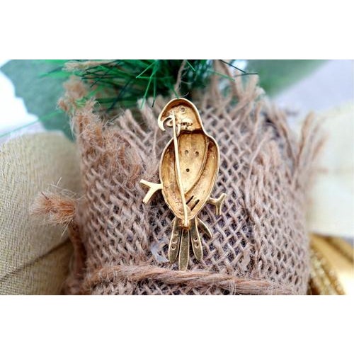 Gold Parrot-Shaped Brooch with Diamonds For Sale - Image 6 of 8