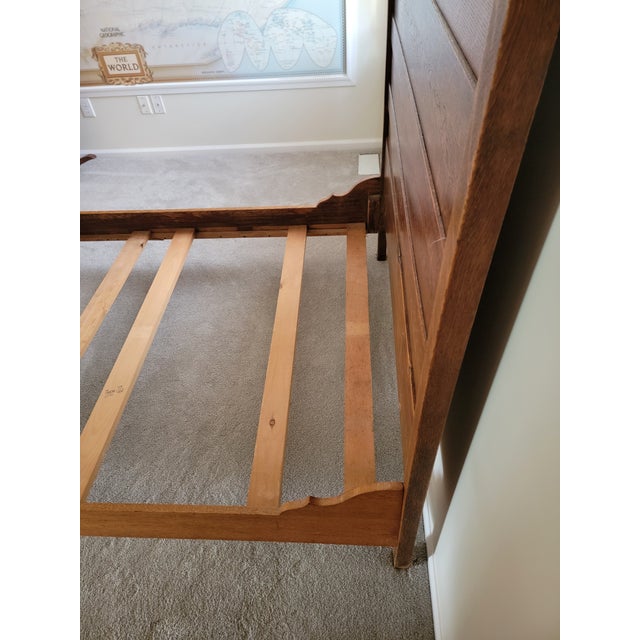 Antique Quarter-Sawn Tiger Oak Full Bed With Carved Floral Crest, c.1905 For Sale In Philadelphia - Image 6 of 10