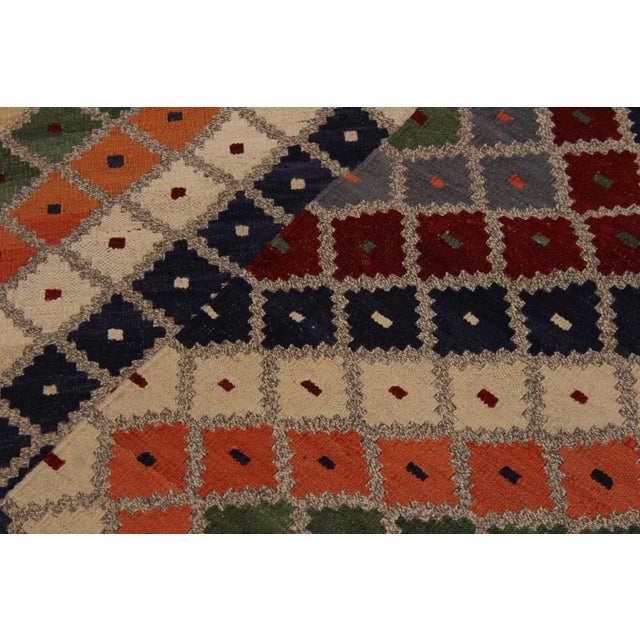 Textile 1990s 1990s Kilim Gray Red Wool Rug - 8'9" X 10'1" For Sale - Image 7 of 7