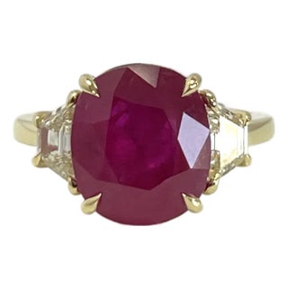 Guild 5 Carat Burma Ruby Cushion and Trapezoid Diamond Ring in 18k Yellow Gold, Size 6.5 For Sale
