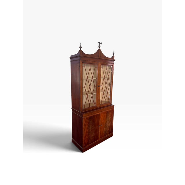Traditional Antique American Federal Mahogany Breakfront Display Cabinet For Sale - Image 3 of 4
