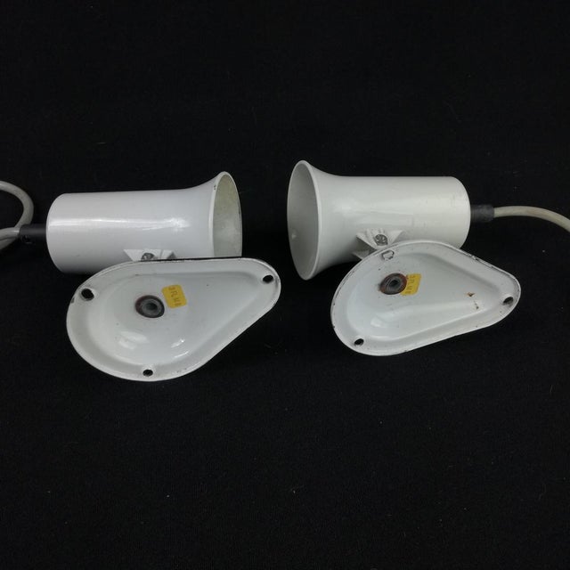 “Made in France” engraving on the connection side standard E27 ceramic socket weight 350 gr/1. This piece has an...