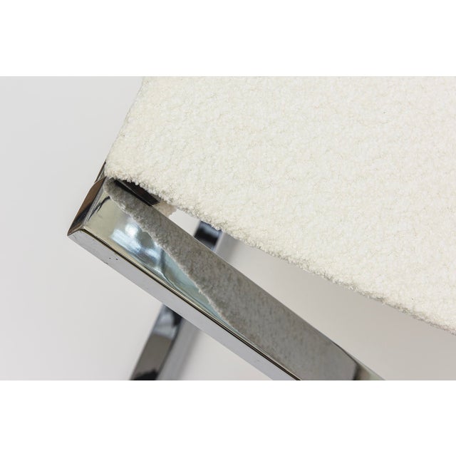 Vintage X Frame Chromed Steel Bench With New White Boucle Sling Upholstery 80's For Sale In Miami - Image 6 of 12